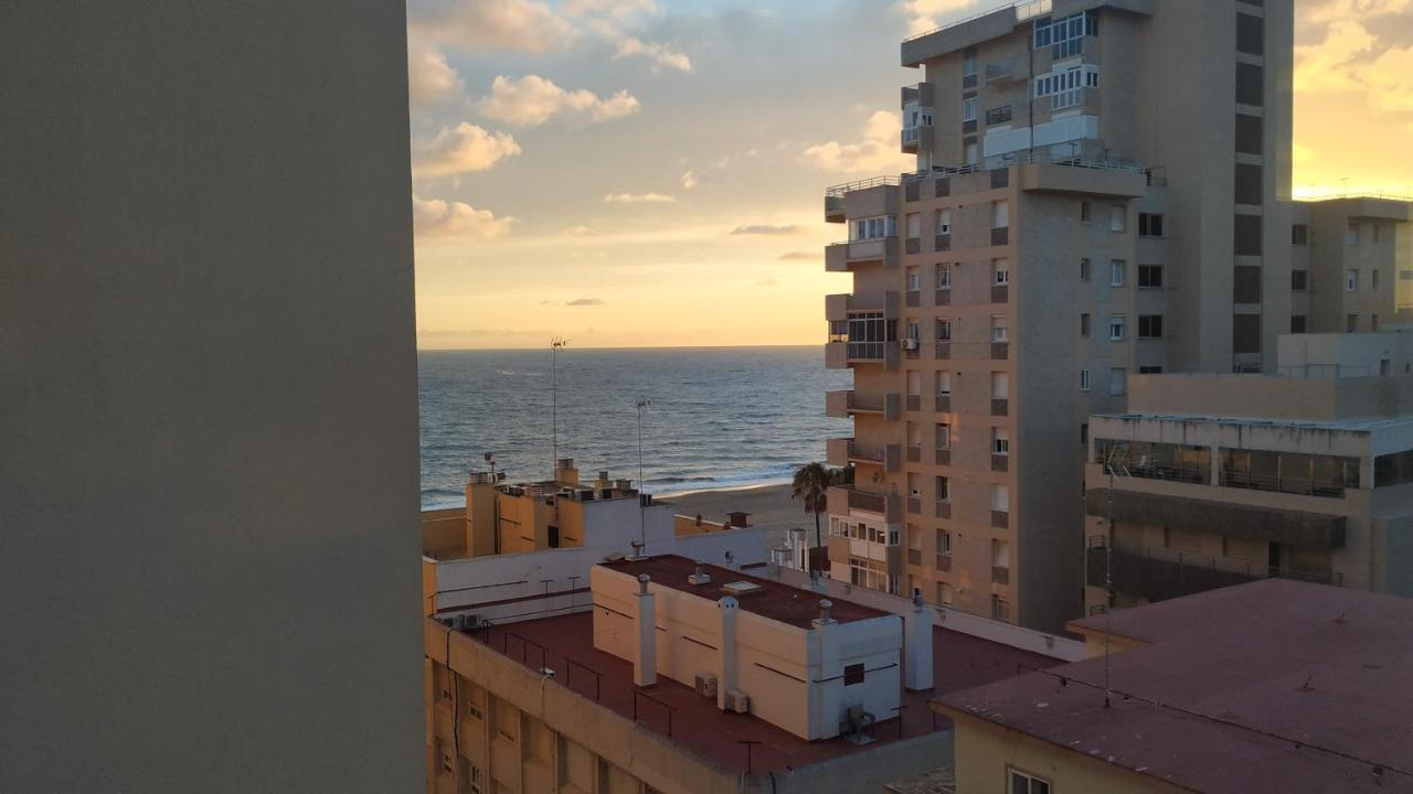 Playa Victoria Ha Apartment Кадис Екстериор снимка